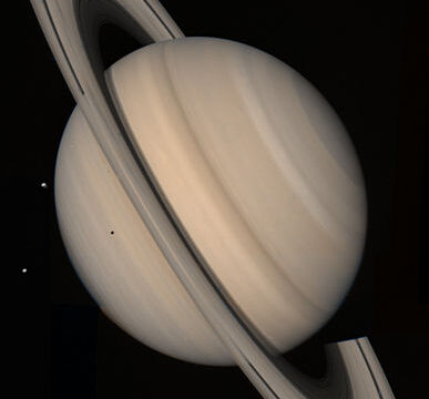 Officina025 vola su Saturno, il sesto pianeta del nostro Sistema Solare